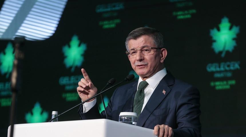 Yeni partisini kuran Davutoğlu'na iki tebrik telefonu!