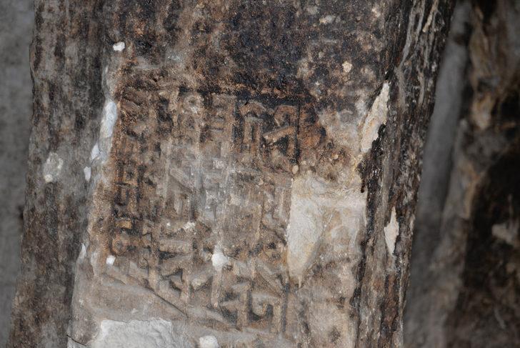 Kaya mezarlarda Süryanice kitabeler bulundu G1