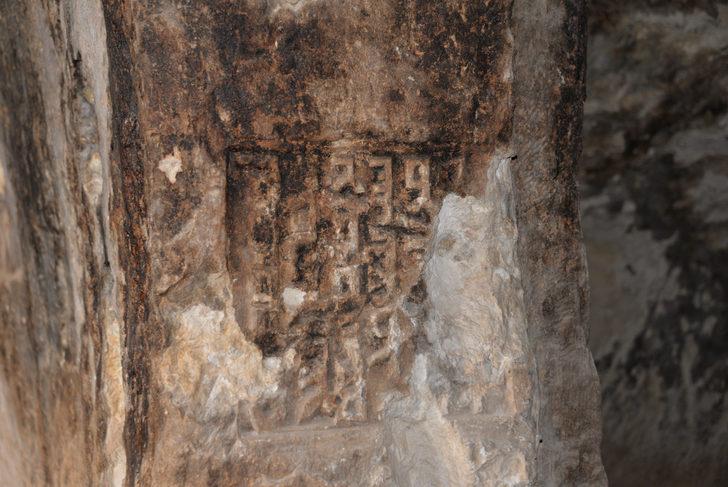 Kaya mezarlarda Süryanice kitabeler bulundu G2