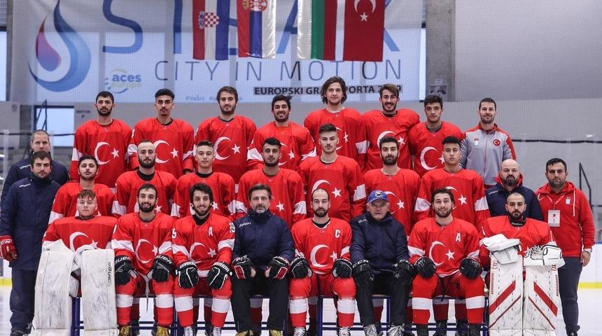 Buz Hokeyi karşılaşmasında İstiklal Marşı skandalı