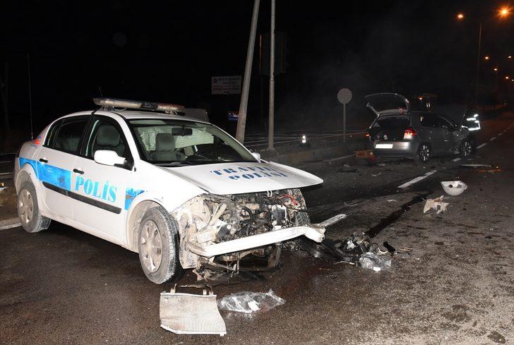Kırıkkale'de polis aracı ile otomobil çarpıştı: 2'si polis 3 yaralı G4