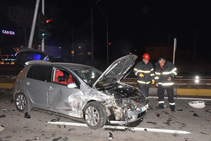 Şüpheli kovalayan polisler kaza yaptı: 2'si polis, 3 yaralı G1