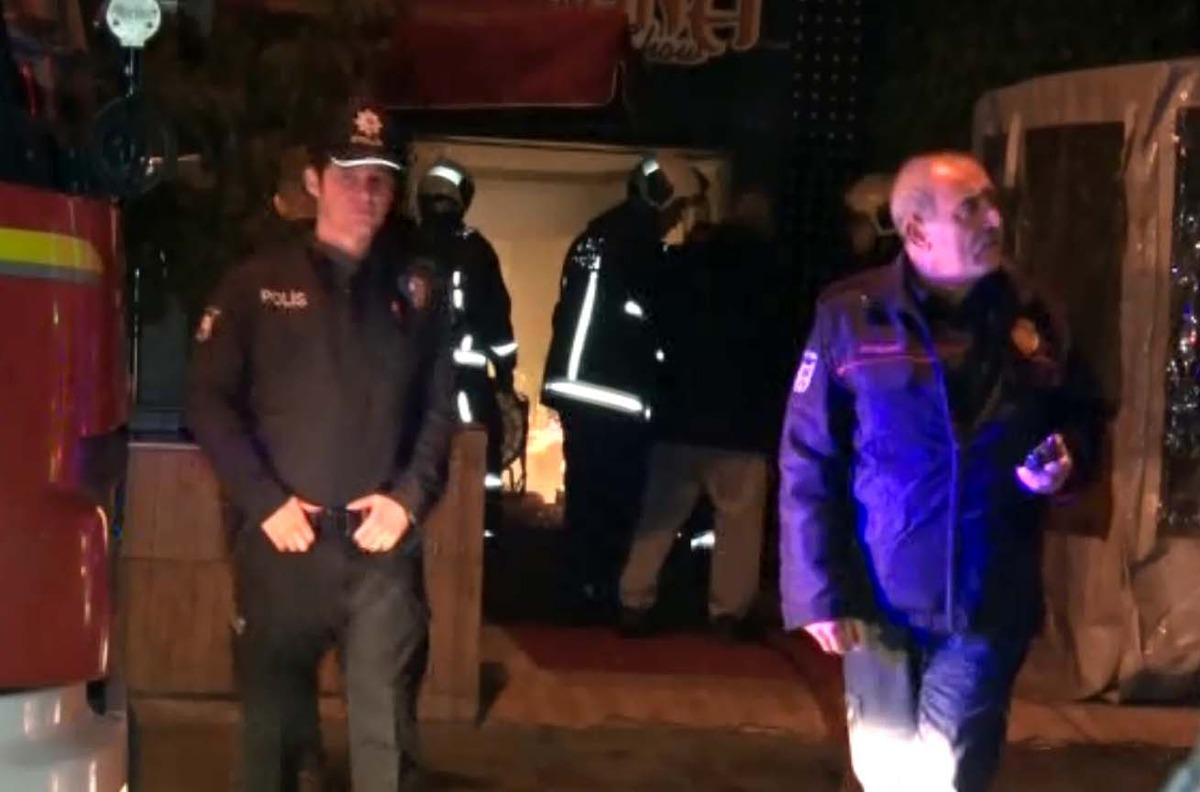 Başkent'te gece kul&uuml;b&uuml;nde yangın: 2 kişi dumandan etkilendi