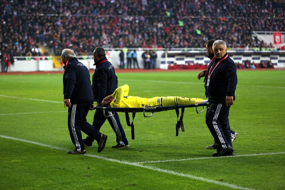 Fenerbah&ccedil;e'de Sadık &Ccedil;iftpınar sezonu kapattı