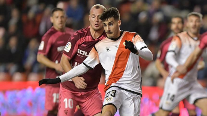 İspanya'daki Rayo Vallecano-Albacete maçı Zozulya'ya yapılan ırkçı tezahürattan dolayı yarıda kaldı