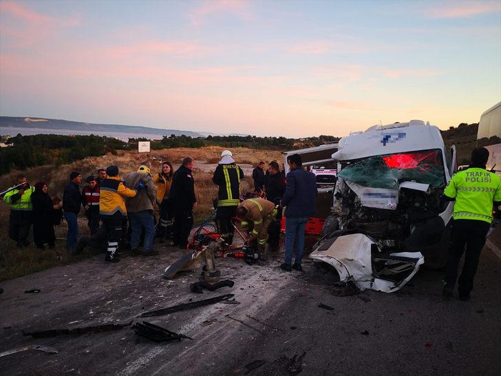 Çanakkale'de işçileri taşıyan minibüs ile vinç çarpıştı: Çok sayıda yaralı G3