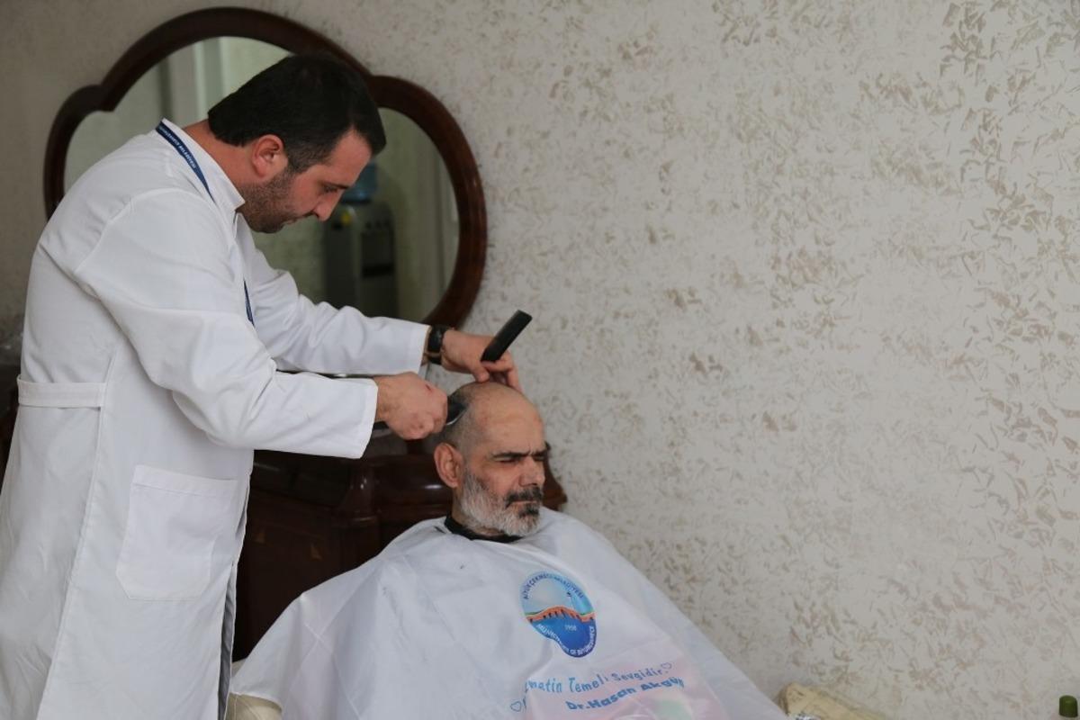 B&uuml;y&uuml;k&ccedil;ekmece Belediyesi evde tıraş hizmetini s&uuml;rd&uuml;r&uuml;yor