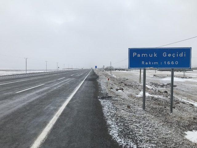 Pamuk Geçidi beyaz örtü ile kaplandı