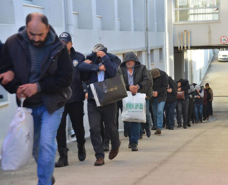Polis, 48 kişilik sigorta çetesini tamirci gibi davranarak yakalamış (2) G2