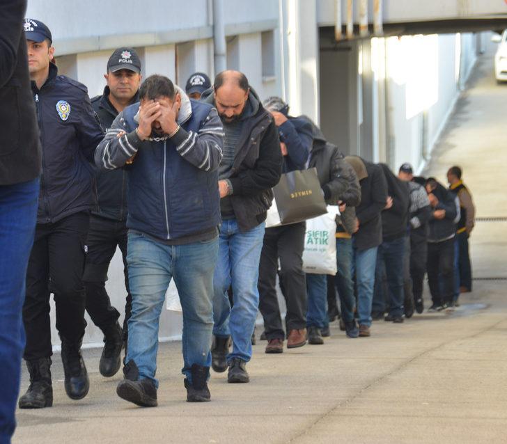 Polis, 48 kişilik sigorta çetesini tamirci gibi davranarak yakalamış (2) G3