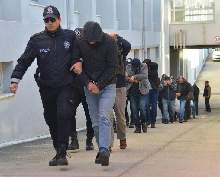 Polis, 48 kişilik sigorta çetesini tamirci gibi davranarak yakalamış (2) G4