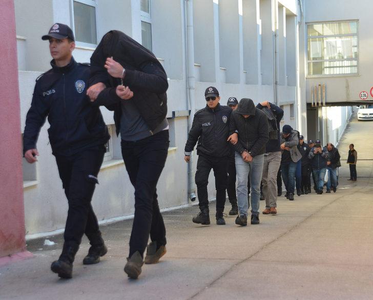 Polis, 48 kişilik sigorta çetesini tamirci gibi davranarak yakalamış (2) G5