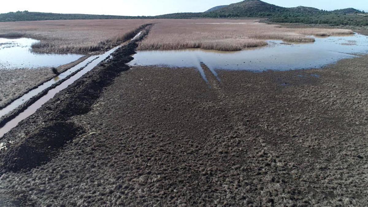 İzmir Karaburun'da İris G&ouml;l&uuml; i&ccedil;in &ccedil;ağrı: Dipsiz G&ouml;l olmasın!