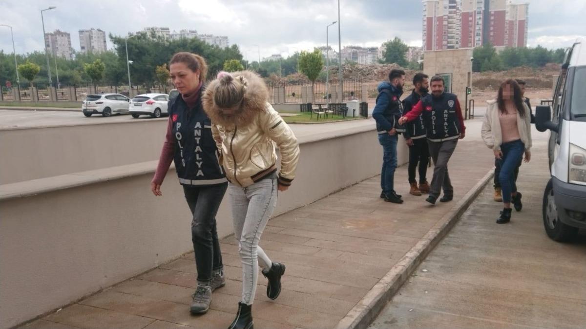 B&ouml;ylesini ilk kez okuyacaksınız! Fuhuş operasyonunda ortaya &ccedil;ıktı