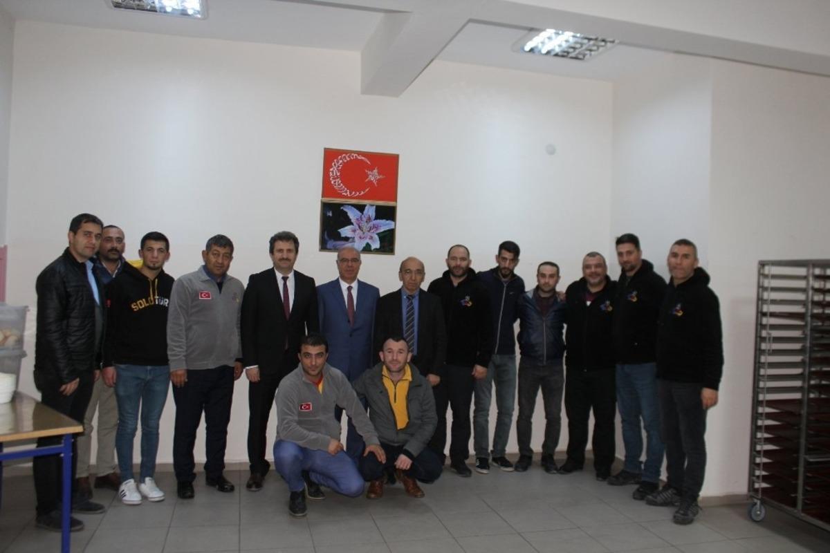 K&ouml;y okullarına anlamlı destek