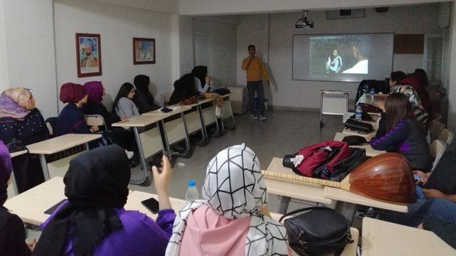 Emet’te ’İşaret dili’ kursuna yoğun ilgi