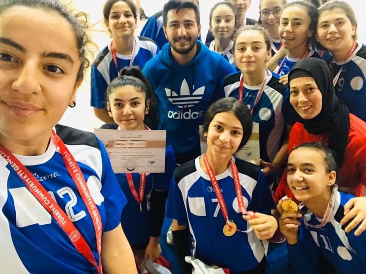 Analig Voleybol takımları &ccedil;eyrek finalde