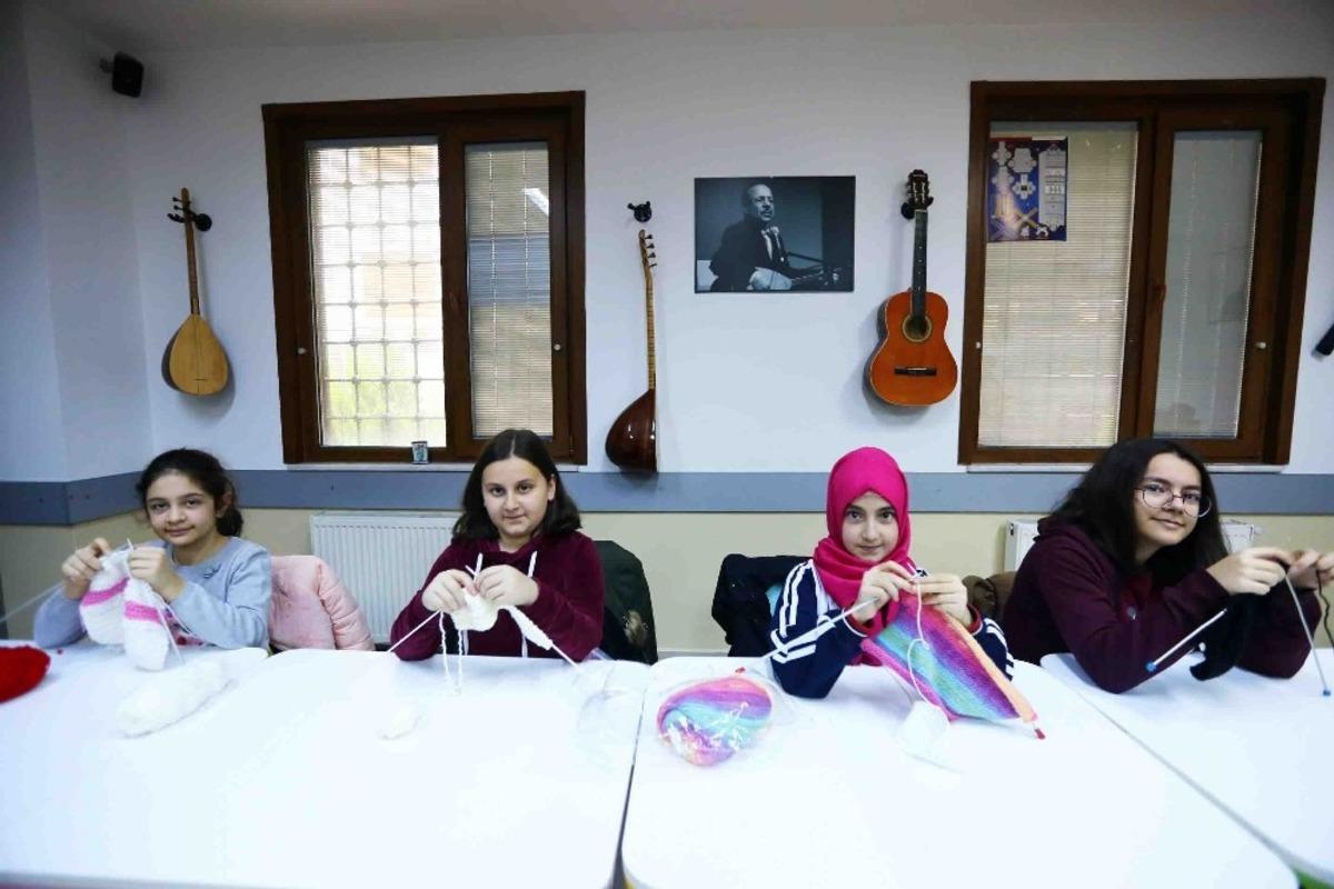 Hem &ouml;rg&uuml; &ouml;r&uuml;yorlar hem matematik &ouml;ğreniyorlar