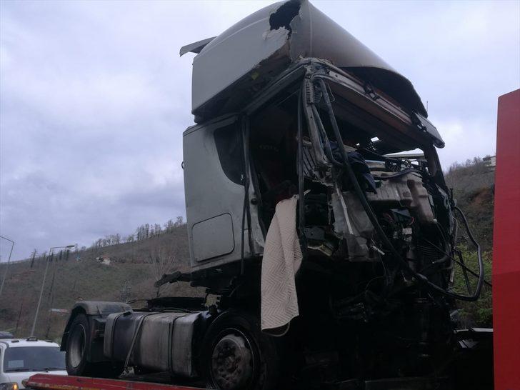 Ordu'da tır kargo yüklü kamyona çarptı: 1 ölü G2