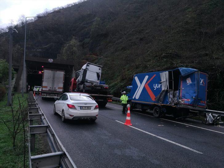 Ordu'da tır kargo yüklü kamyona çarptı: 1 ölü G4