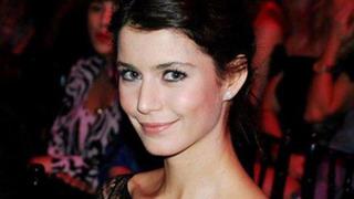 Dövüş dersi alıyor