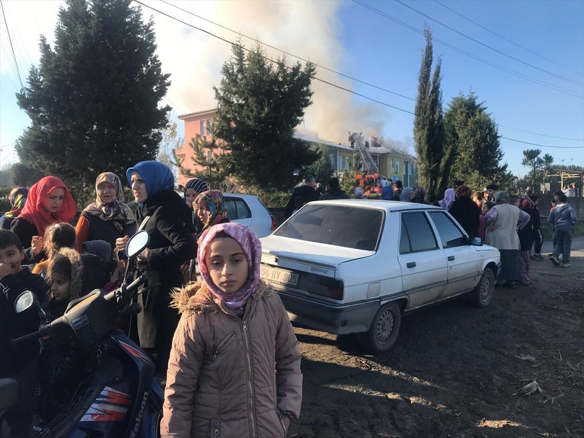 G&Uuml;NCELLEME - Sakarya'da okulda &ccedil;ıkan yangın kontrol altına alındı