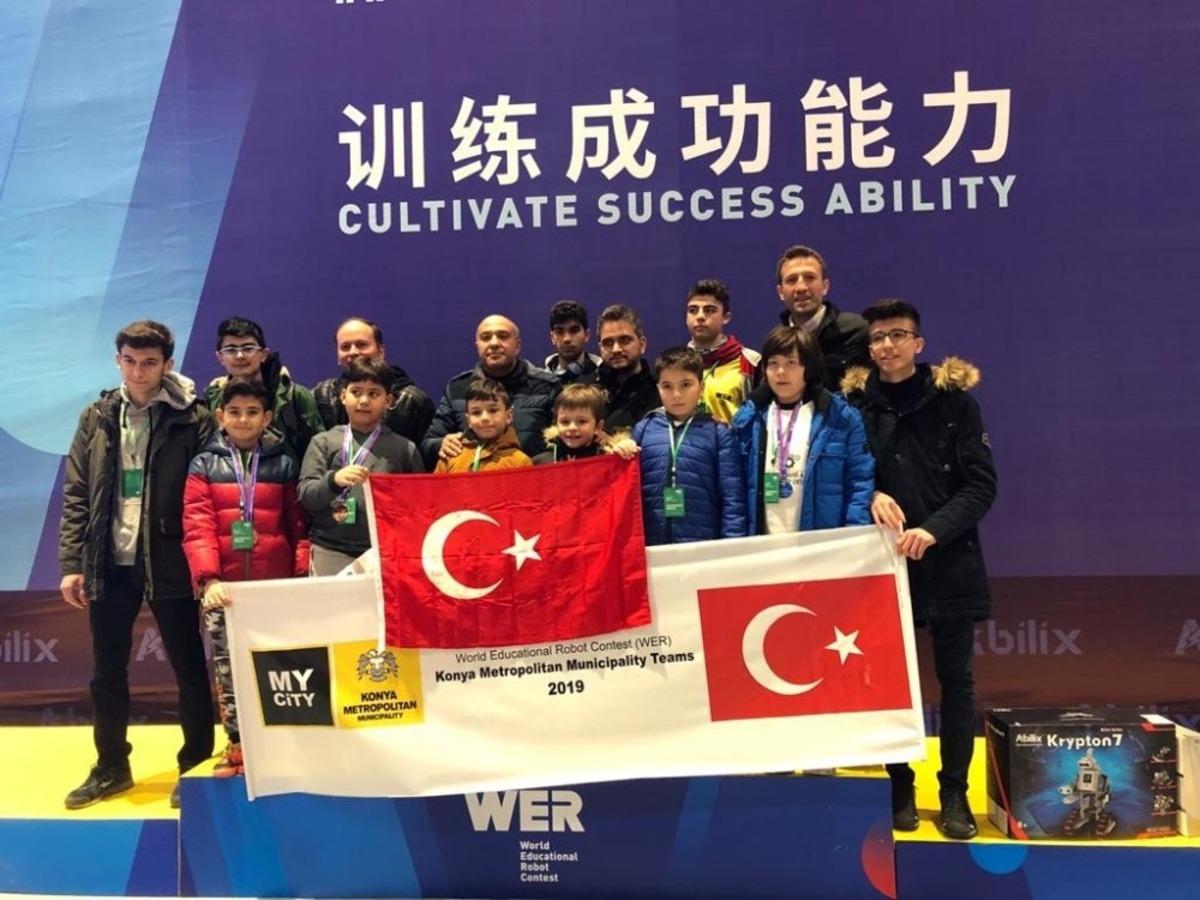 D&uuml;nya Eğitim Robotları Yarışmasında Konya&rsquo;ya 2 &ouml;d&uuml;l