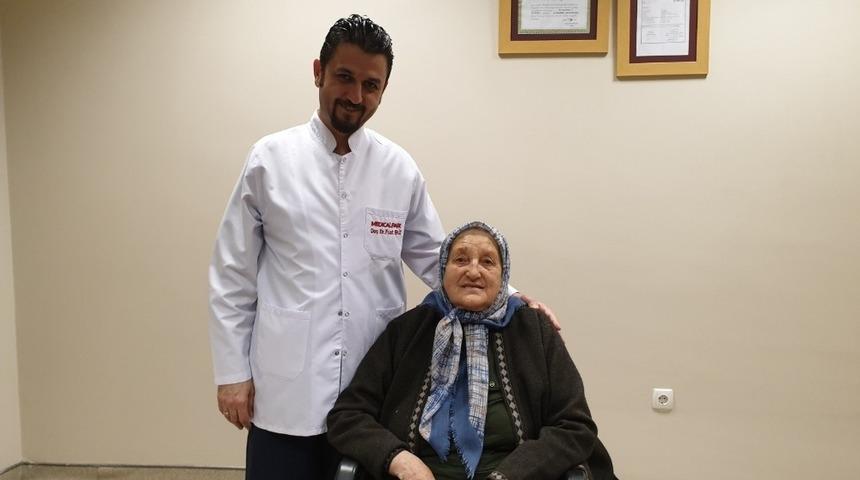 Midedeki &lsquo;et beni&rsquo; endoskopi ile &ccedil;ıkarıldı