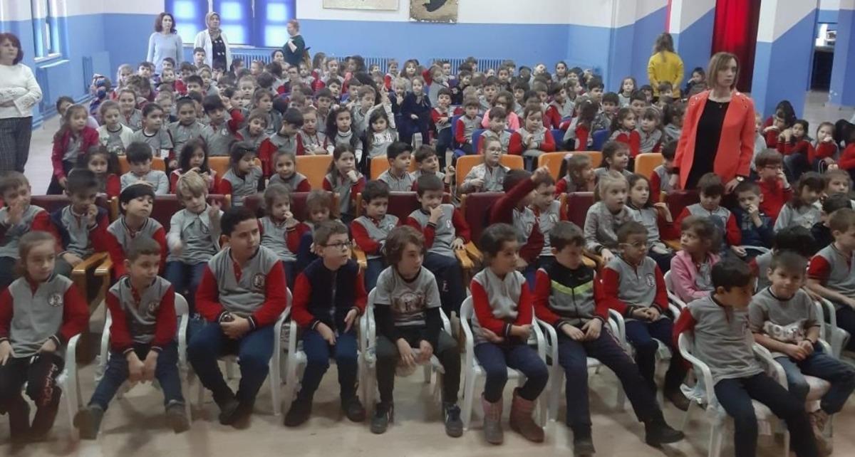 &Ouml;ğrenciler sokak hayvanları hakkında bilgilendirildi