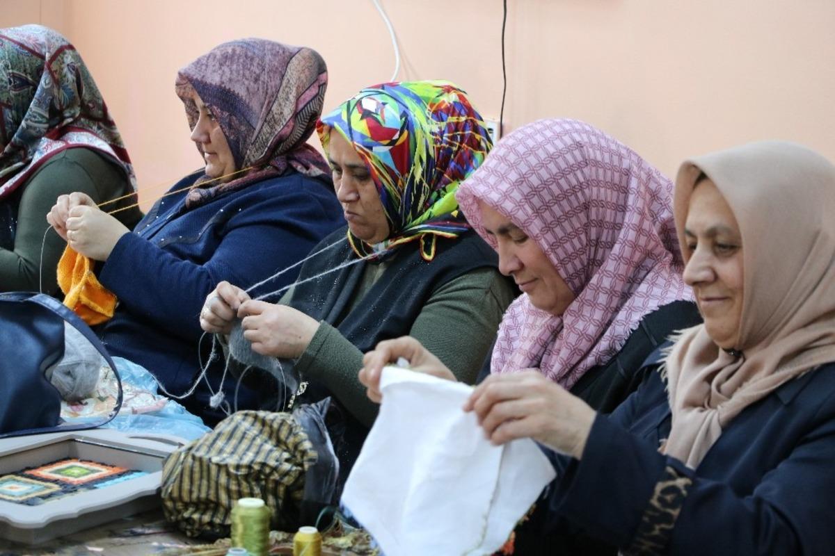 &Ouml;zel &ouml;ğrenciler derste aileleri de kendileri i&ccedil;in a&ccedil;ılan kursta motive oluyor