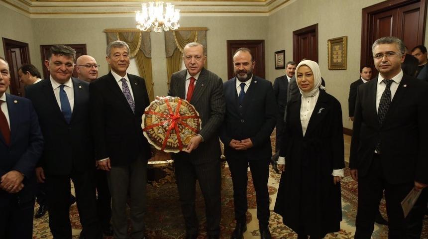 Türk Eczacılar Birliği Heyeti Cumhurbaşkanı’nı Ziyaret etti