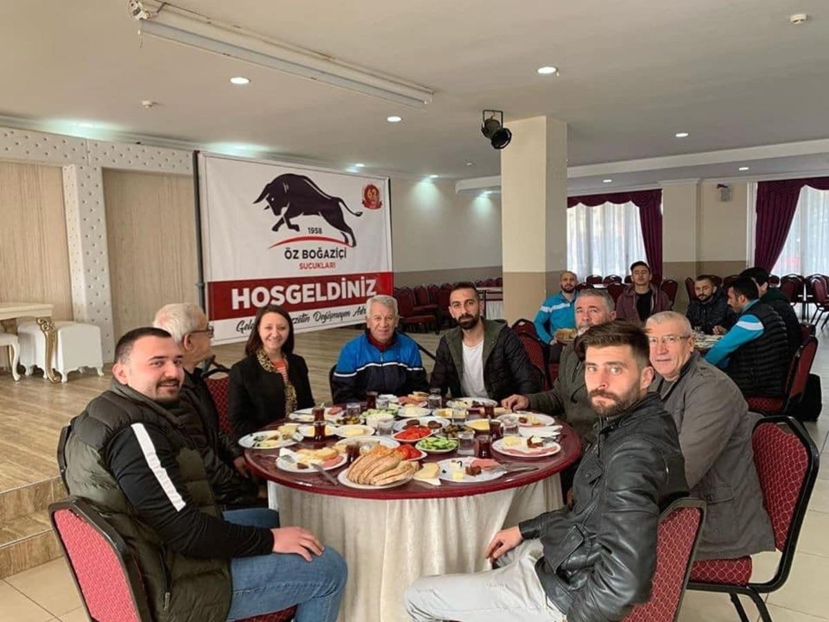 Başkan Tekin, sporcular ve y&ouml;neticilerle bir araya geldi
