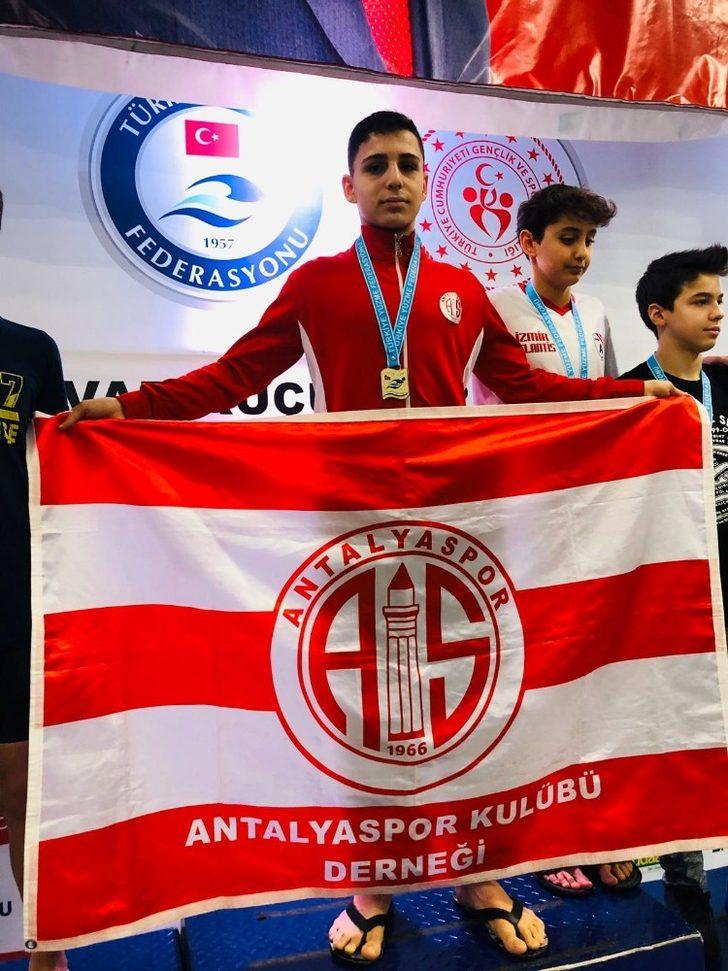 Antalyaspor yüzme takımı madalyaları topluyor G3