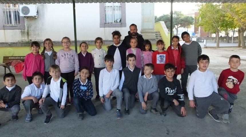 Burhaniye&rsquo;de ilkokulda d&uuml;zenlenen halk oyunları kursu ilgi g&ouml;rd&uuml;