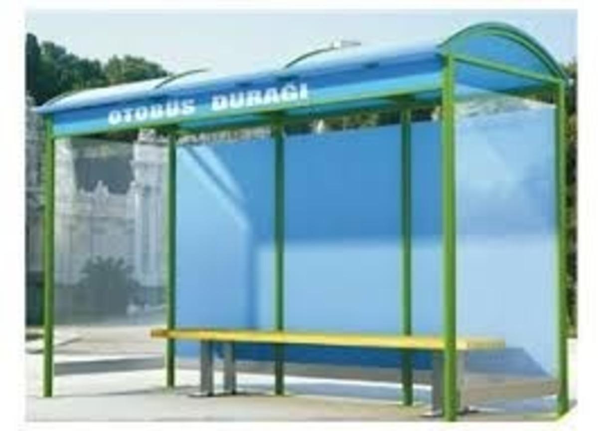 Otob&uuml;s durakları yenileniyor