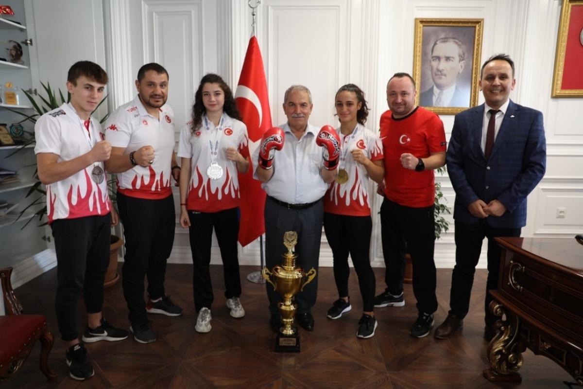 Muaythai turnuvasında İlkadımlı sporculardan b&uuml;y&uuml;k başarı