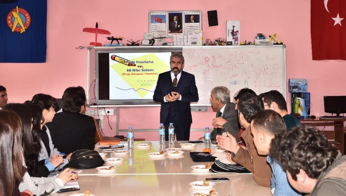Ahlat&rsquo;ta &ldquo;Proje Hazırlama ve AB Hibe Sistemi&rdquo; eğitimi
