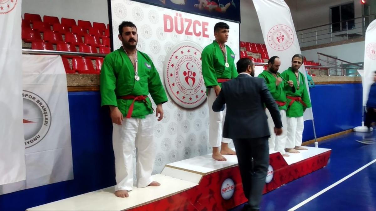 Eyy&uuml;biyeli sporcular şampiyonaya damga vurdu