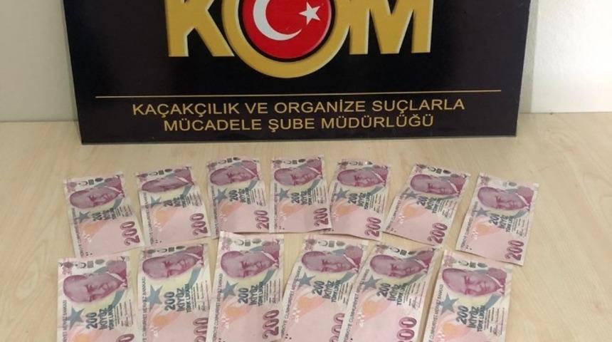 Trafik polisleri, esnafı dolandırmaya &ccedil;alışan şahsı yakaladı