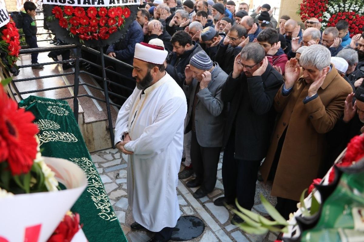 G&uuml;ll&uuml; Akbaş son yolculuğuna uğurlandı