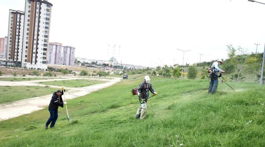 Toroslar’da yeşil alanlar güzelleşiyor