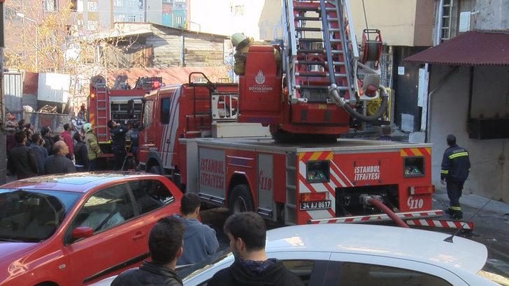 Güngören'de tekstil atölyesi alev alev yandı G5