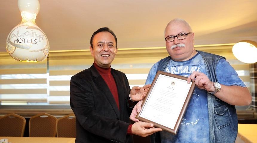 Alanya aşığı Alman turist 100’üncü kez Alanya’da