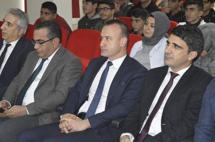 Ağrı’da öğrenciler kılık kıyafet zorunluluğunu İngilizce tartıştı G4