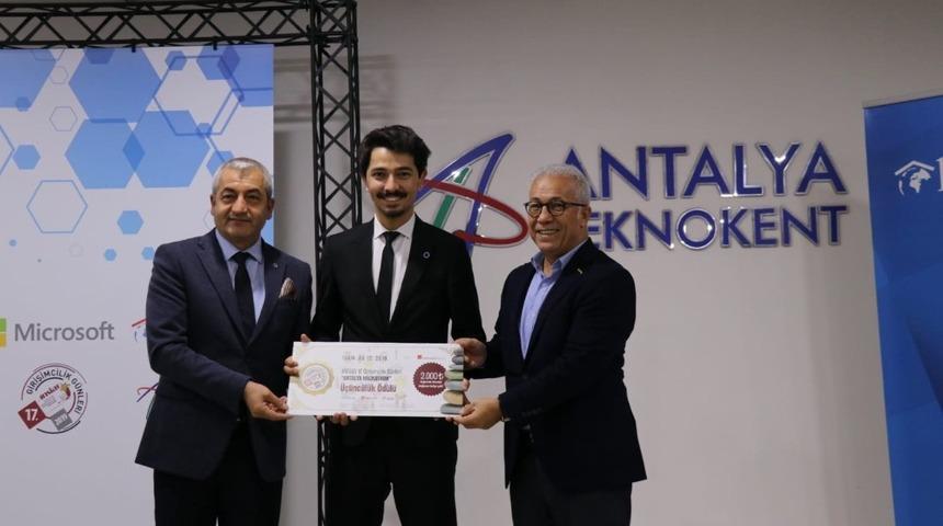 &Uuml;niversite &Ouml;ğrencilerine 2 &Ouml;d&uuml;l Birden