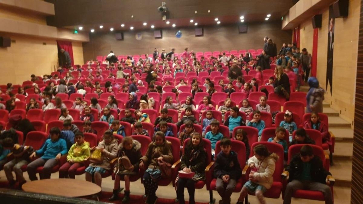 K&uuml;&ccedil;&uuml;k Kara Balık Akşehir&rsquo;de &ccedil;ocuklarla buluştu