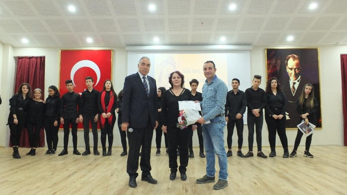 Lise &ouml;ğrencilerinin D&uuml;nya İnsan Hakları G&uuml;n&uuml; &ouml;zel kutlama programı