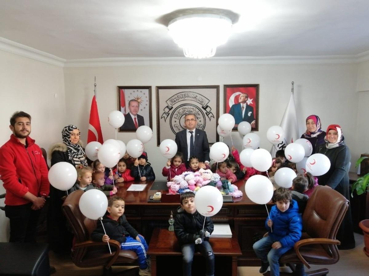 Minik &ccedil;ocuklardan &ccedil;ocuklar i&ccedil;in atkı