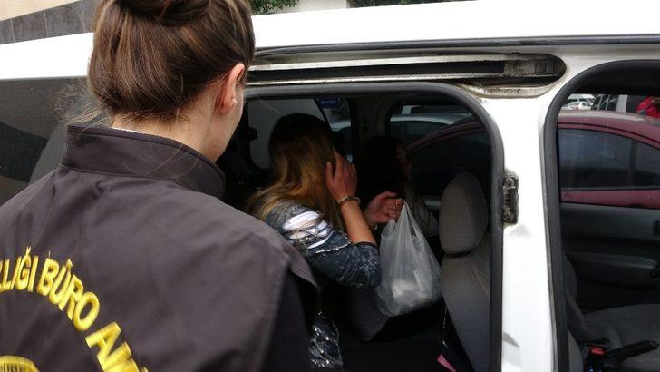 Girdikleri evlerden 100 bin TL’lik hırsızlık yapan 2 kadın yakalandı G3