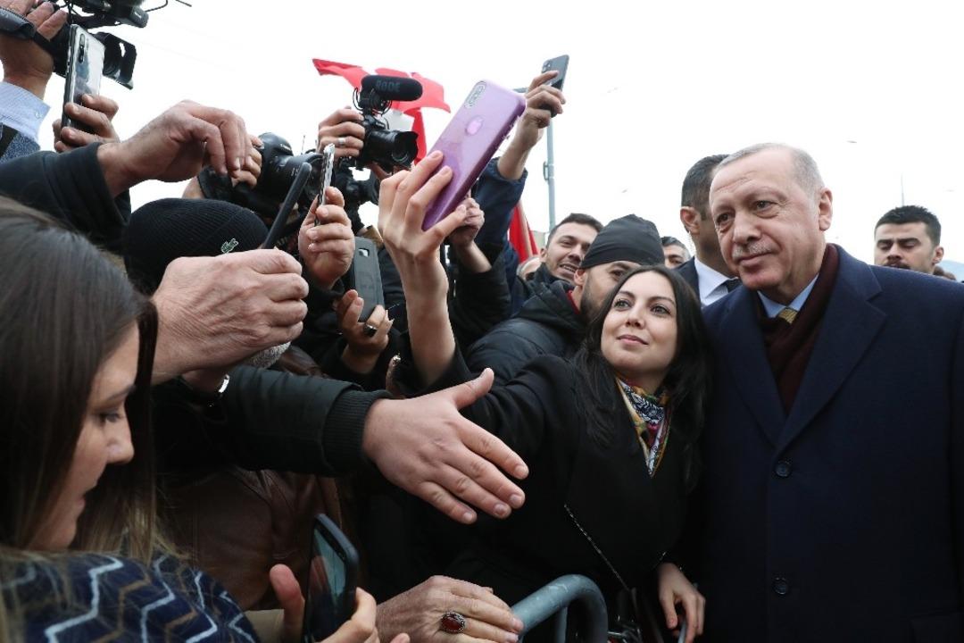 İsvi&ccedil;re&rsquo;de Erdoğan&rsquo;a coşkulu karşılama